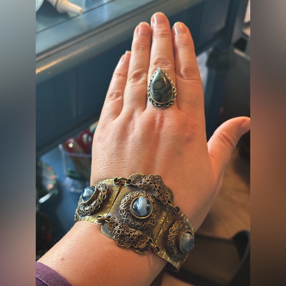 c.1930’s Art Deco Brass Filigree + Hand-Marbled Czech Glass Bracelet • Rare - Picture 5 of 16